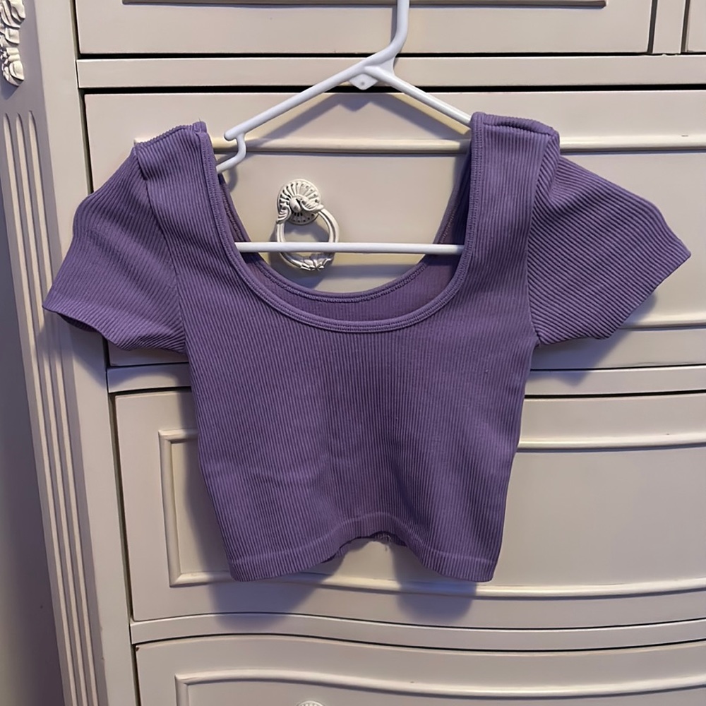 Ribbed stretchy crop top wide neck